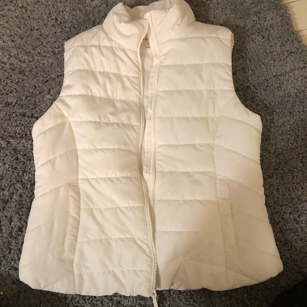 AEROPOSTALE white puffer vest